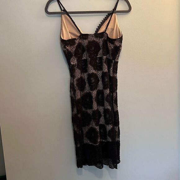 Scobe Women's Black V-Neck Spaghetti Strap Floral Lace Bodycon Dress - Picture 5 of 6